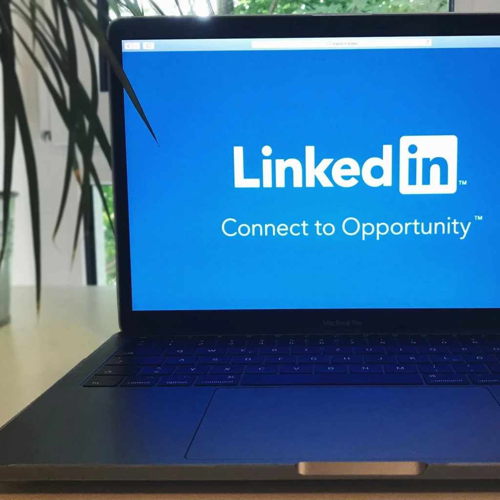 Building a personal brand on LinkedIn with profile optimization Illustration